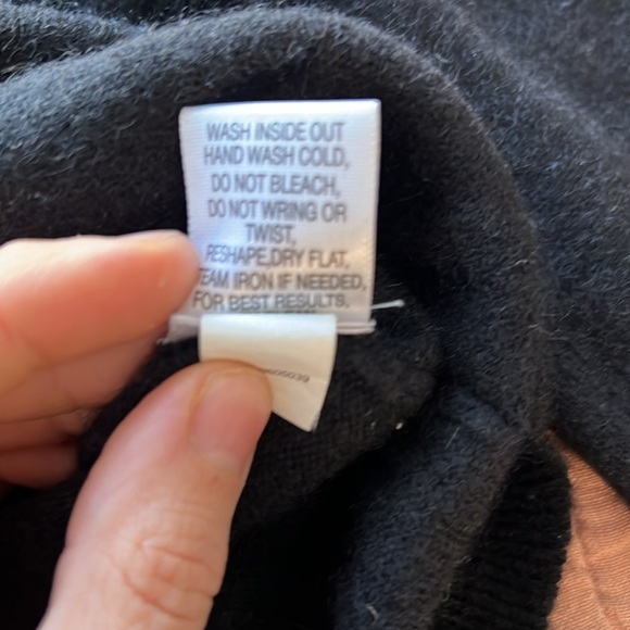 Black cashmere Apt 9 sweater size XS - Picture 5 of 6